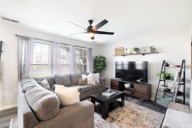 1233 Alandee St, Nashville, TN 37214