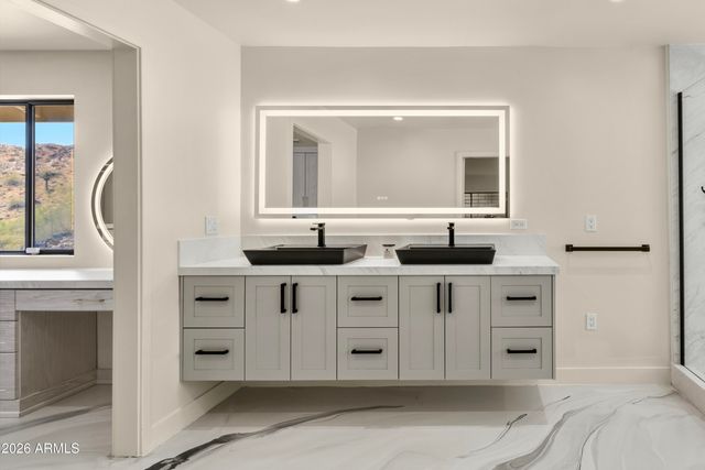 1856 E CINNABAR Avenue, Phoenix, AZ 85020
