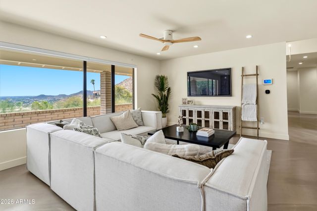 1856 E CINNABAR Avenue, Phoenix, AZ 85020