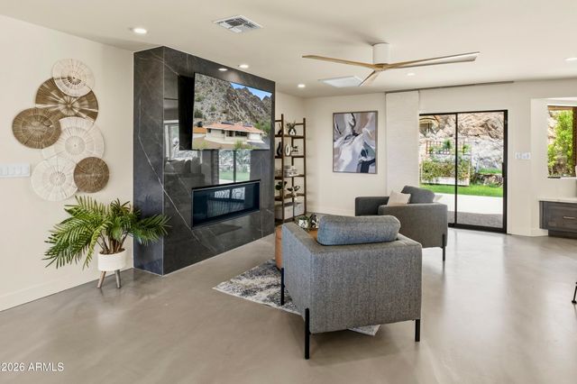 1856 E CINNABAR Avenue, Phoenix, AZ 85020