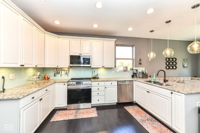 527 Peach Blossom Drive, Fortville, IN 46040