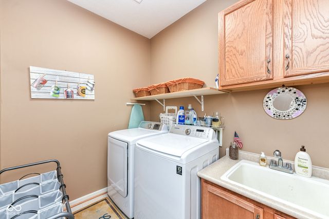 527 Peach Blossom Drive, Fortville, IN 46040