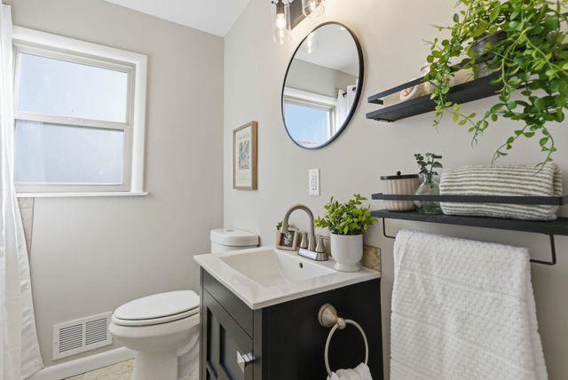 516 N Colby Ave, Valley Center, KS 67147