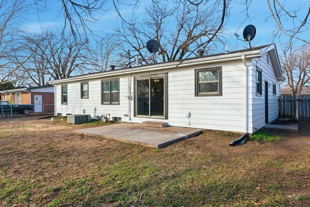 516 N Colby Ave, Valley Center, KS 67147