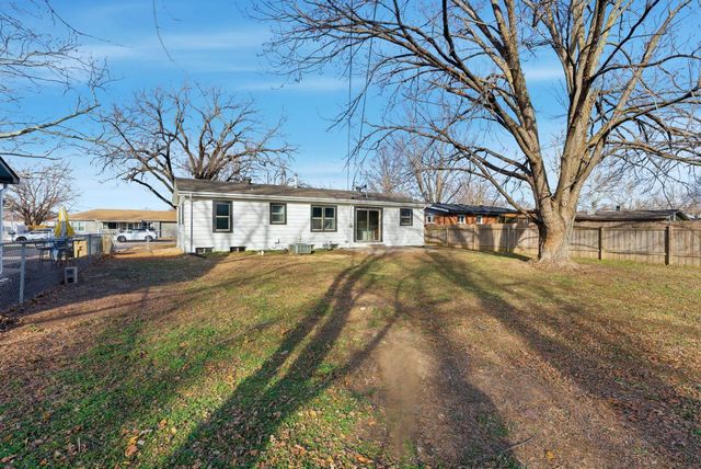 516 N Colby Ave, Valley Center, KS 67147