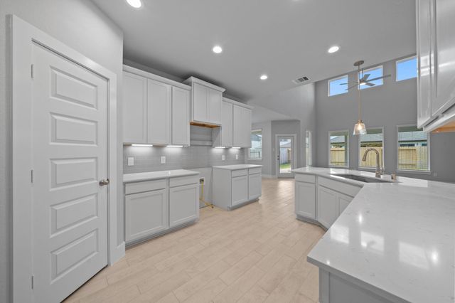 608 Juniper Heights Lane, Waller, TX 77484