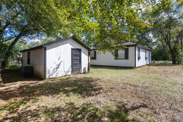 101 W McKennon Road, Calera, OK 74730