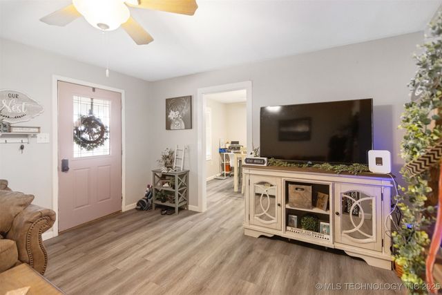 101 W McKennon Road, Calera, OK 74730