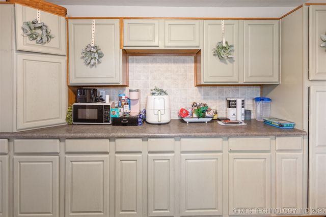 101 W McKennon Road, Calera, OK 74730