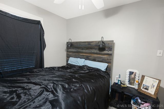 101 W McKennon Road, Calera, OK 74730