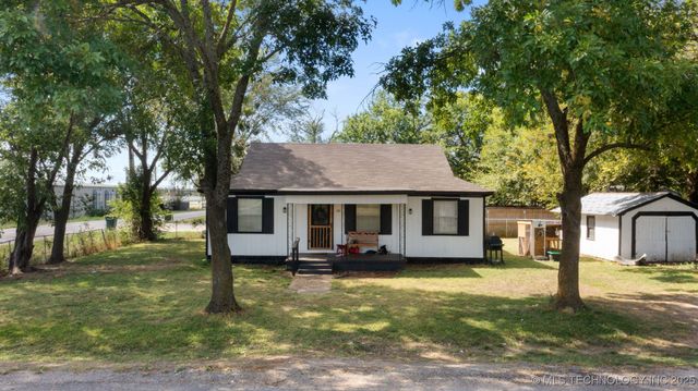 101 W McKennon Road, Calera, OK 74730