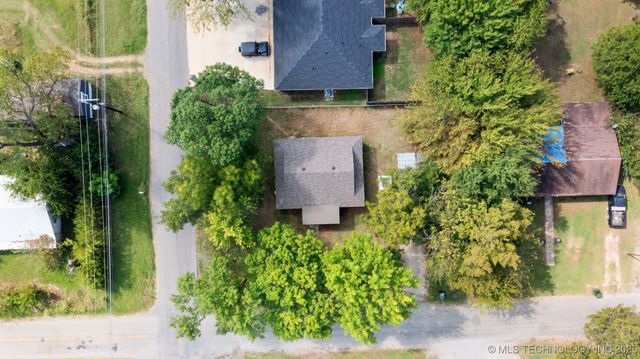 101 W McKennon Road, Calera, OK 74730