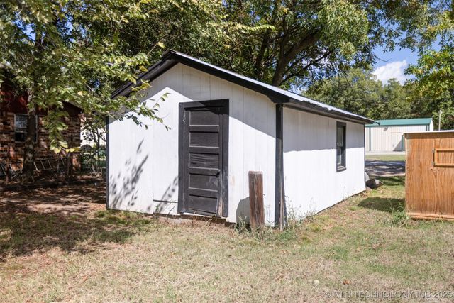 101 W McKennon Road, Calera, OK 74730