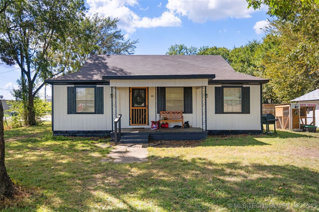 101 W McKennon Road, Calera, OK 74730