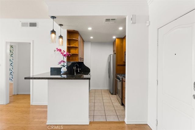 11225 Peach Grove 203, North Hollywood, CA 91601