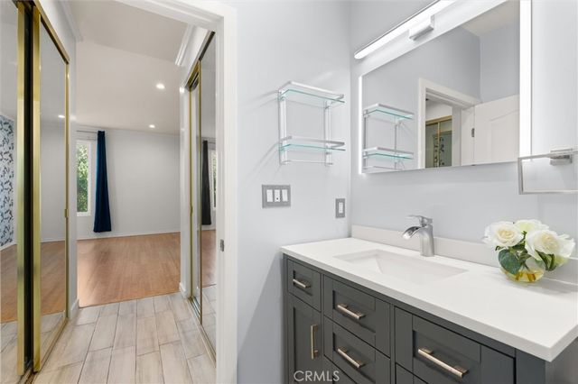 11225 Peach Grove 203, North Hollywood, CA 91601