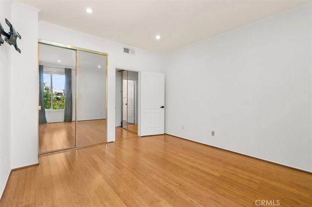 11225 Peach Grove 203, North Hollywood, CA 91601