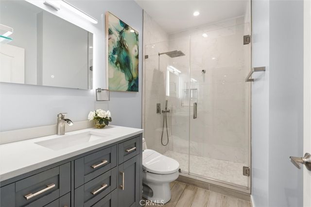 11225 Peach Grove 203, North Hollywood, CA 91601