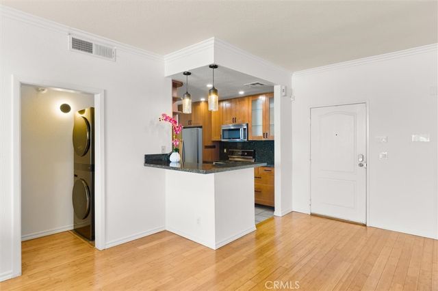11225 Peach Grove 203, North Hollywood, CA 91601