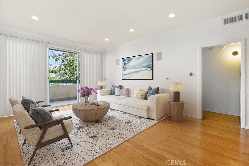 11225 Peach Grove 203, North Hollywood, CA 91601