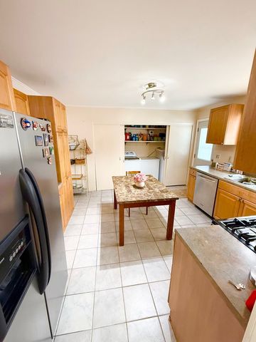 2909 Oakton Street, Park Ridge, IL 60068