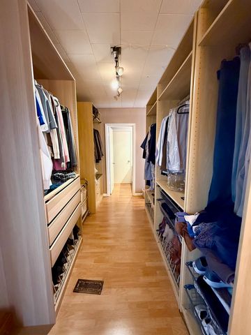 2909 Oakton Street, Park Ridge, IL 60068