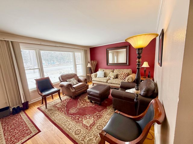 2909 Oakton Street, Park Ridge, IL 60068