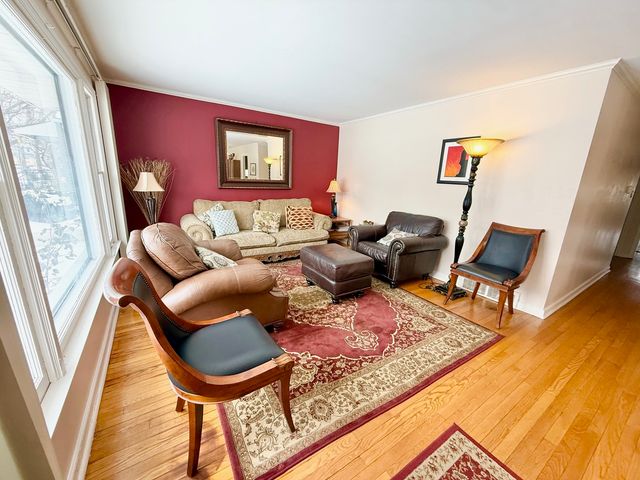 2909 Oakton Street, Park Ridge, IL 60068