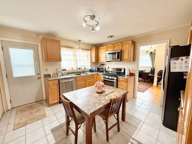 2909 Oakton Street, Park Ridge, IL 60068