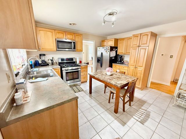 2909 Oakton Street, Park Ridge, IL 60068