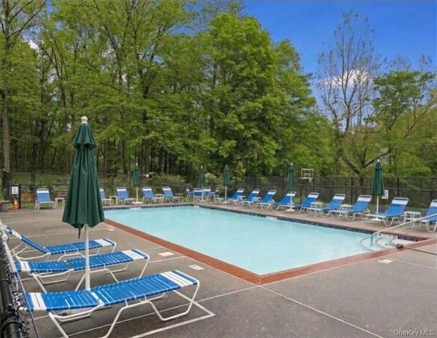 21 Croton Lake Road 6, Katonah, NY 10536