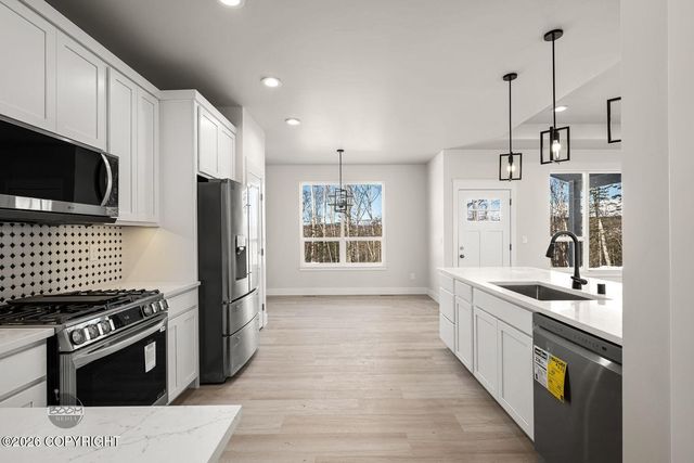 2715 W Longview Circle, Wasilla, AK 99654