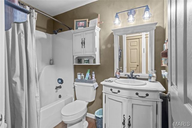 5627 Wieland Drive, St Louis, MO 63128