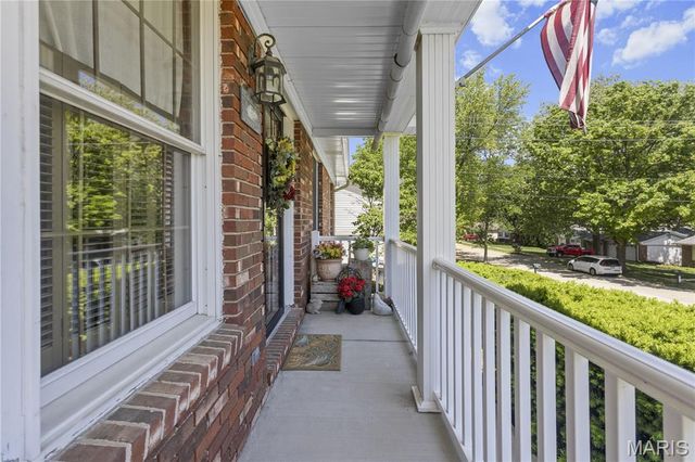 5627 Wieland Drive, St Louis, MO 63128