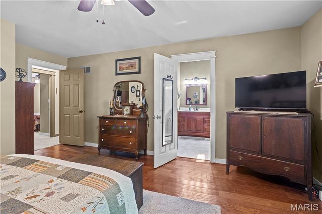 5627 Wieland Drive, St Louis, MO 63128