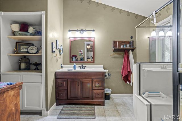 5627 Wieland Drive, St Louis, MO 63128