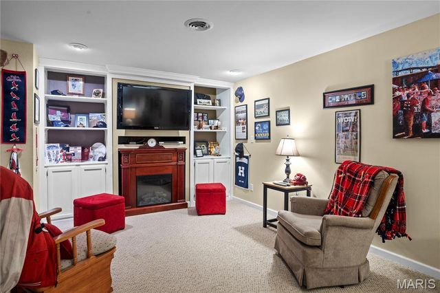 5627 Wieland Drive, St Louis, MO 63128