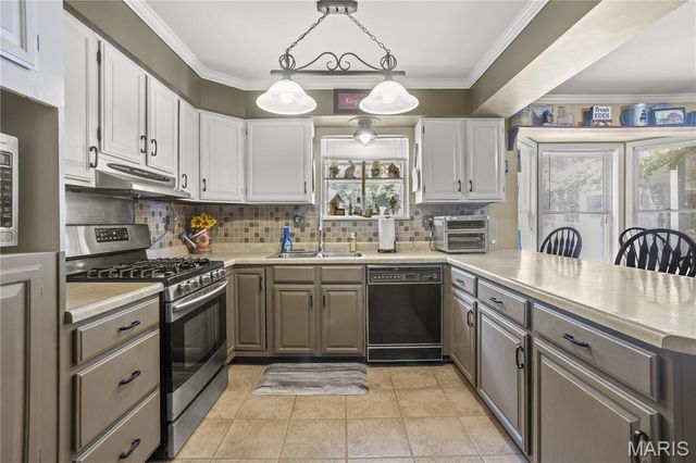 5627 Wieland Drive, St Louis, MO 63128