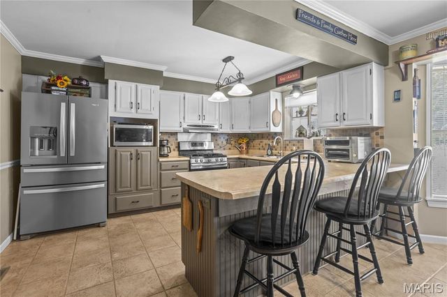 5627 Wieland Drive, St Louis, MO 63128