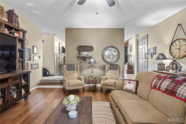 5627 Wieland Drive, St Louis, MO 63128