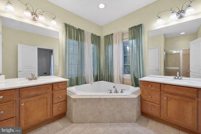 16 COMPASS ROSE WAY, Newark, DE 19702