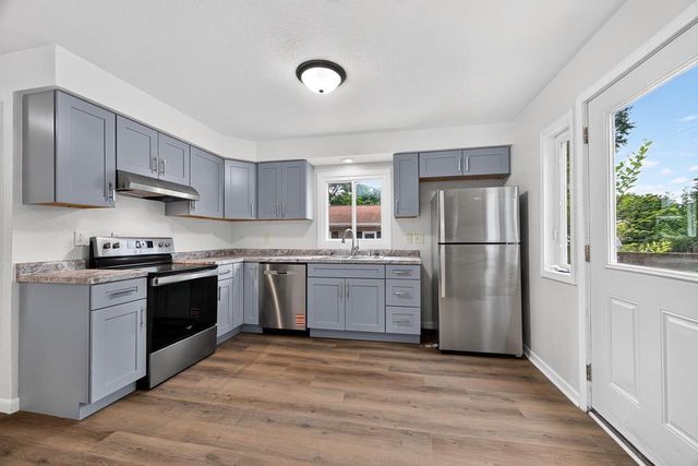 941 Ridgewood Way, Madison, WI 53713