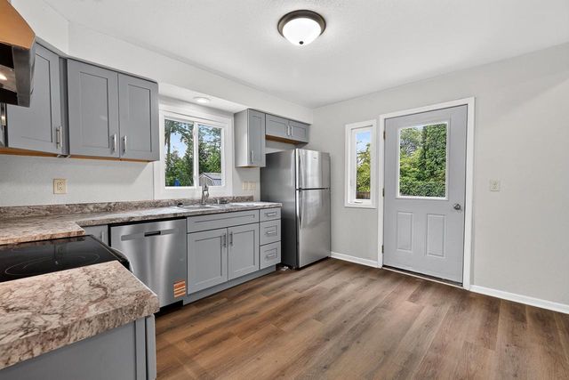 941 Ridgewood Way, Madison, WI 53713
