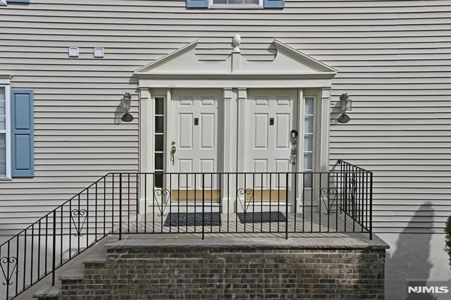 884 Somerset Court, Ramsey, NJ 07446