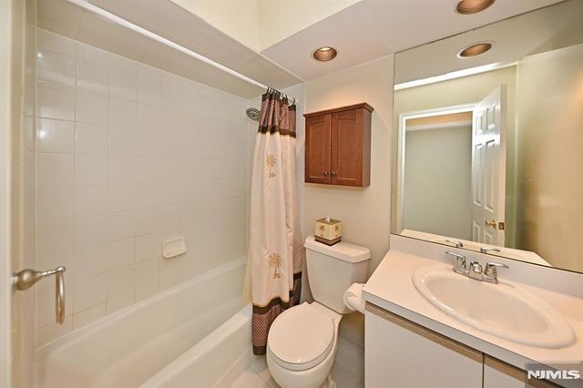 884 Somerset Court, Ramsey, NJ 07446