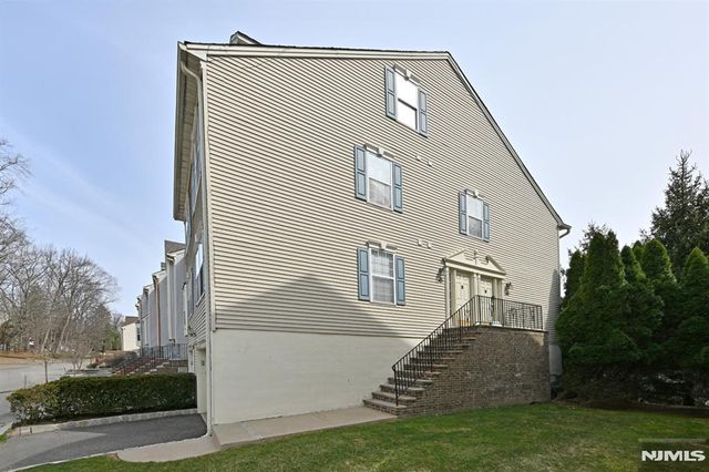 884 Somerset Court, Ramsey, NJ 07446