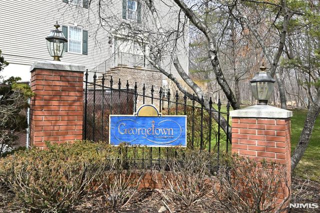 884 Somerset Court, Ramsey, NJ 07446