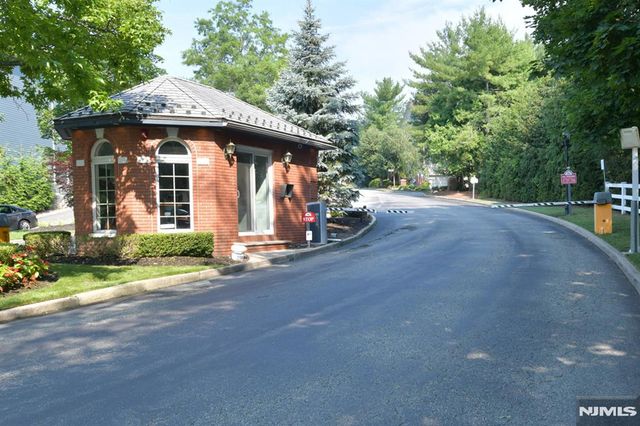 884 Somerset Court, Ramsey, NJ 07446