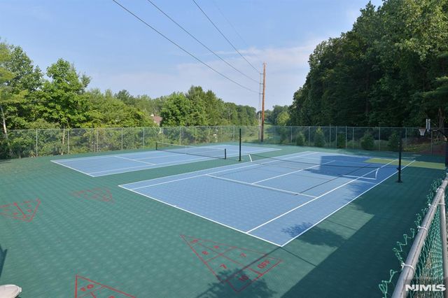 884 Somerset Court, Ramsey, NJ 07446