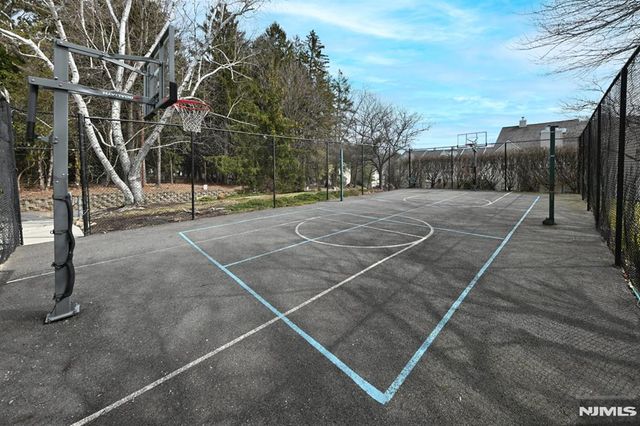 884 Somerset Court, Ramsey, NJ 07446